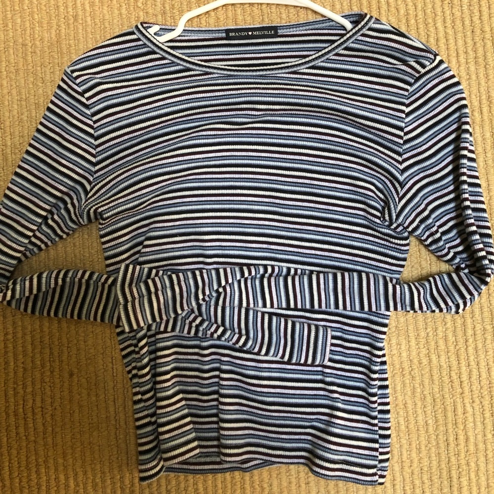 ADORABLE LONG SLEEVE BRANDY MELVILLE TOP!!!